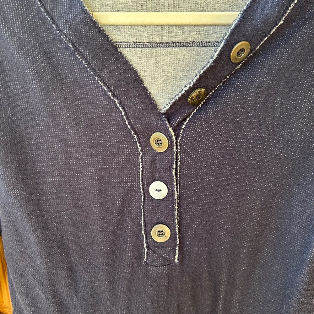 Soft Surroundings Top Blue Tunic Pockets Thermal V-Neck Buttons Size Small - Picture 5 of 6